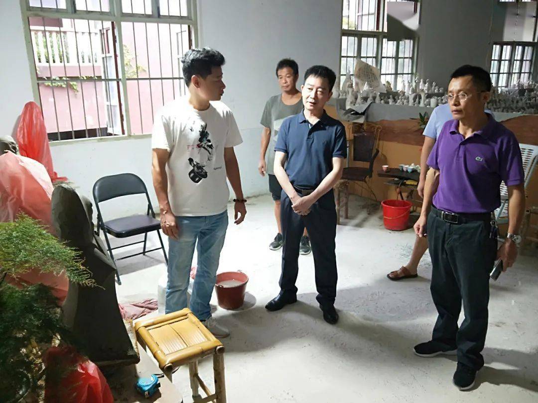 德化县政府领导走访陶瓷艺术新秀，鼓励新秀争做“三好”大师