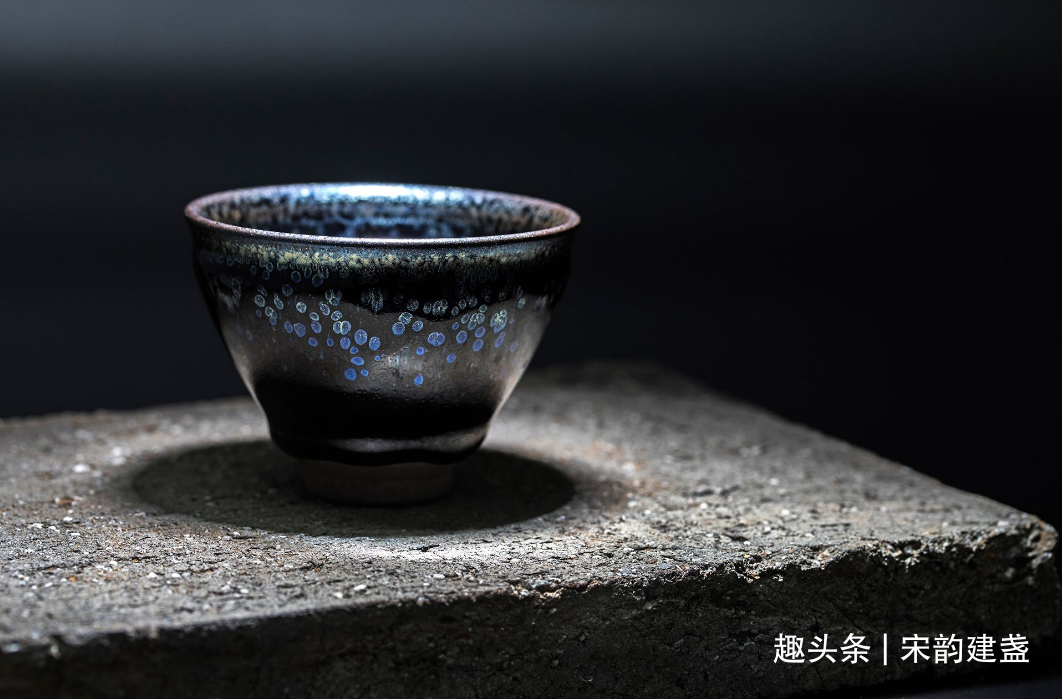 日本的传世建盏为何多镶嵌釦边？为了美观华丽，还是其他作用？