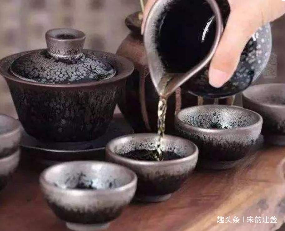 建盏与茶的搭配，到底有多完美？怎样享受到建盏喝茶的乐趣？