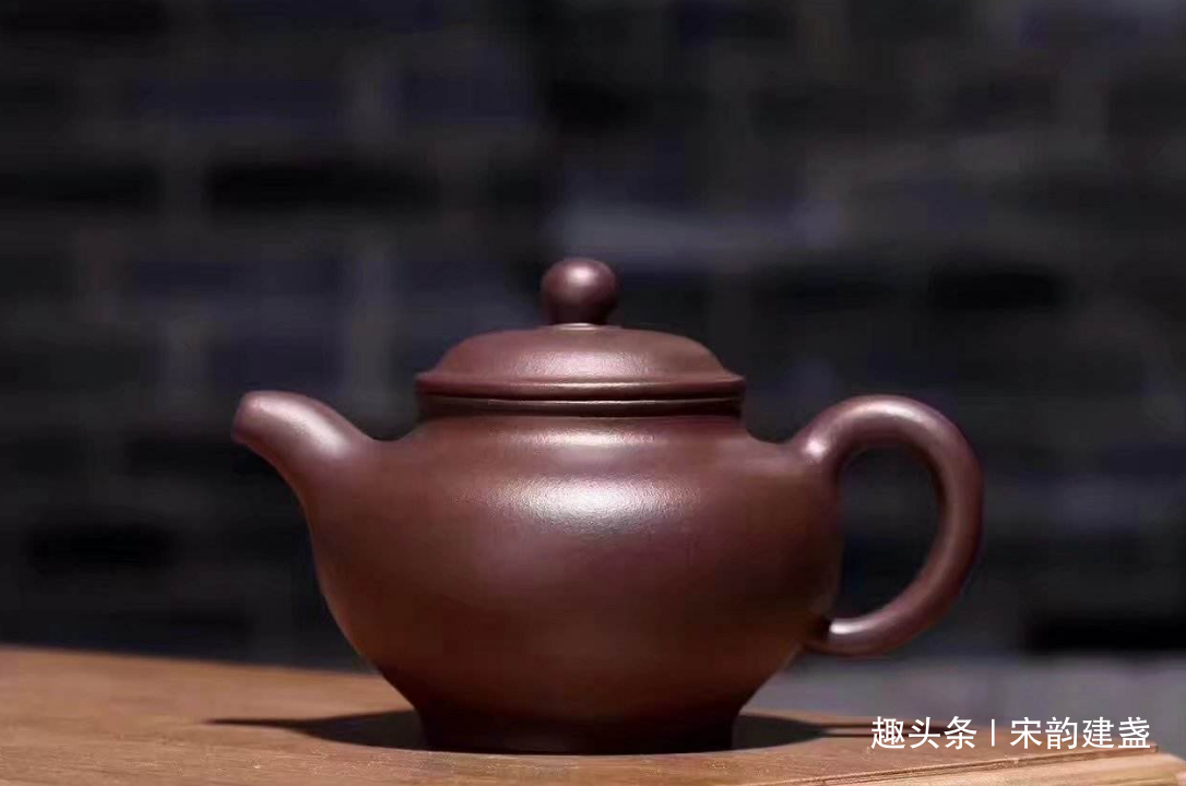 建盏茶具有何好处？风靡全球的建盏，为何与紫砂壶结下不解之缘？